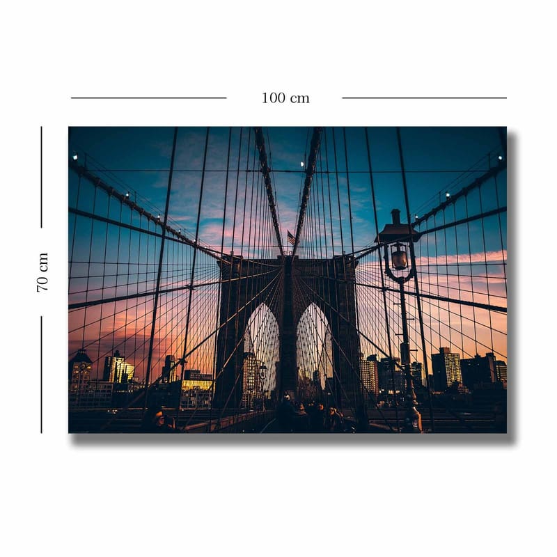 Canvastavla 70x100 cm - Vacker vy av Brooklyn Bridge med en dramatisk himmel i skymningen - Mörkblå / Rosa / Grå - Inredning - Tavlor & posters - Canvastavla