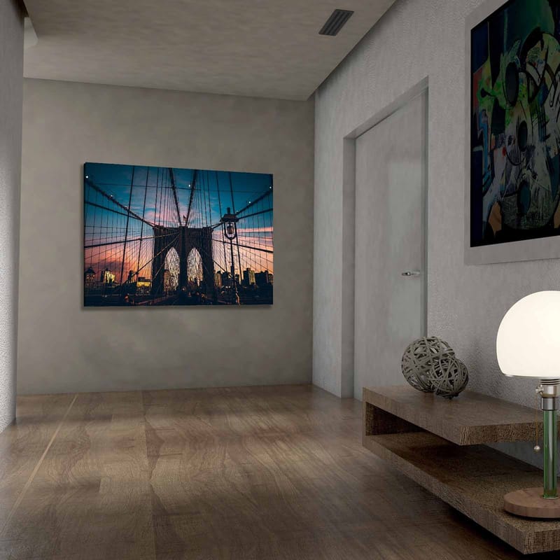 Canvastavla 70x100 cm - Vacker vy av Brooklyn Bridge med en dramatisk himmel i skymningen - Mörkblå / Rosa / Grå - Inredning - Tavlor & posters - Canvastavla