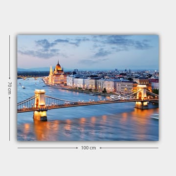 Canvastavla 70x100 cm - Vacker panoramavy över Budapest med fokus på kedjebron och det unika parlamentet vid floden Donau - Blå / Guld / Vit - Inredning - Tavlor & posters - Canvastavla