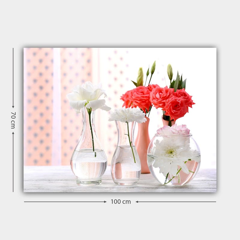 Canvastavla 70x100 cm - Vackra blommor i glasvaser som skapar en fräsch och livlig atmosfär - Vit / Korall / Grön - Inredning - Tavlor & posters - Canvastavla
