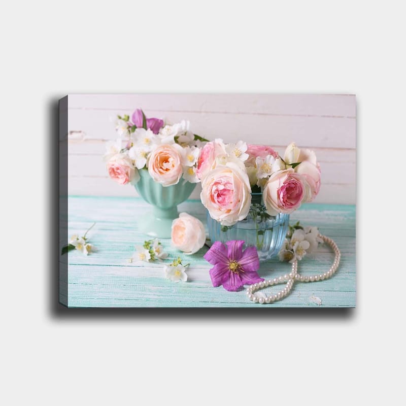 Canvastavla 70x100 cm - Vackra blommor i pastellfärgade skålar med en romantisk känsla - Ljusrosa / Mintgrön / Lila - Inredning - Tavlor & posters - Canvastavla