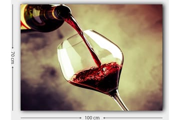 Canvastavla 70x100 cm - Vinflaska hälls i ett glas med rödvin som skapar en elegant och inbjudande atmosfär - Röd / Grön / Gul - Inredning - Tavlor & posters - Canvastavla