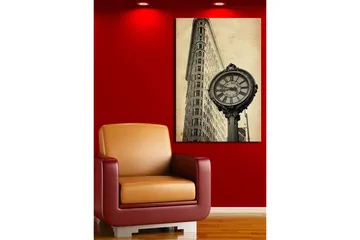 Canvastavla 70x100 cm - Vintage klocka vid foten av en ikonisk byggnad i New York - Svart / Grå / Beige - Inredning - Tavlor & posters - Canvastavla