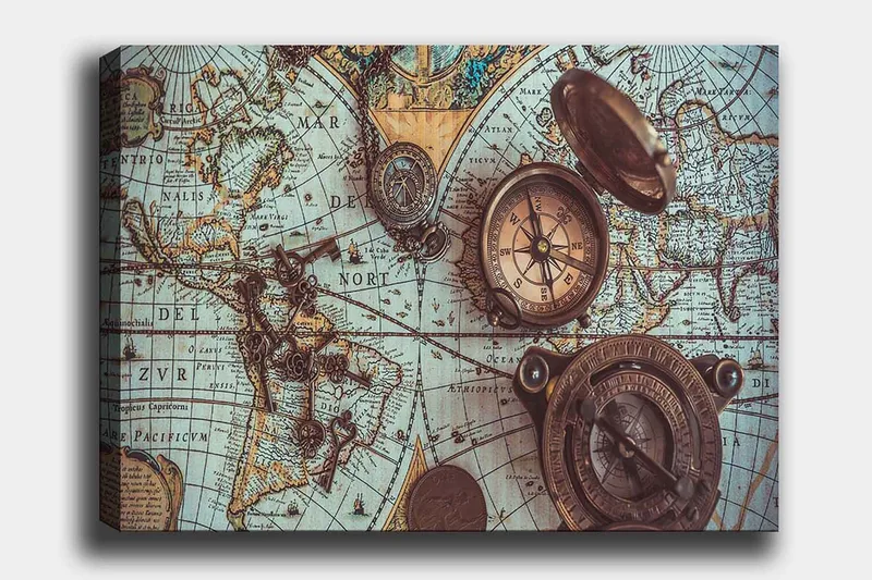 Canvastavla 70x100 cm - Vintage världskarta med kompasser och nycklar som huvudmotiv - Blå / Brun / Guld - Inredning - Tavlor & posters - Canvastavla