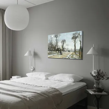 Canvastavla 70x100 cm - Vinterlandskap med människor som promenerar längs en snöig väg omgiven av träd - Grå / Vit / Brun - Inredning - Tavlor & posters - Canvastavla