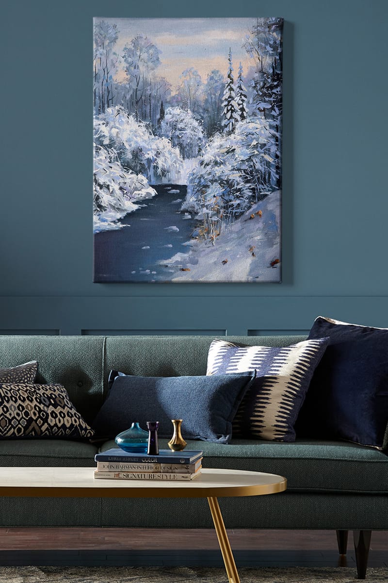 Canvastavla 70x100 cm - Vinterlandskap med snötäckta träd och en stilla flod - Vit / Blå / Grå - Inredning - Tavlor & posters - Canvastavla