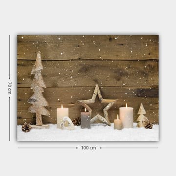 Canvastavla 70x100 cm - Vinterlig dekoration med ljus, träd och stjärnor på en snötäckt yta - Vit / Grå / Brun - Inredning - Tavlor & posters - Canvastavla