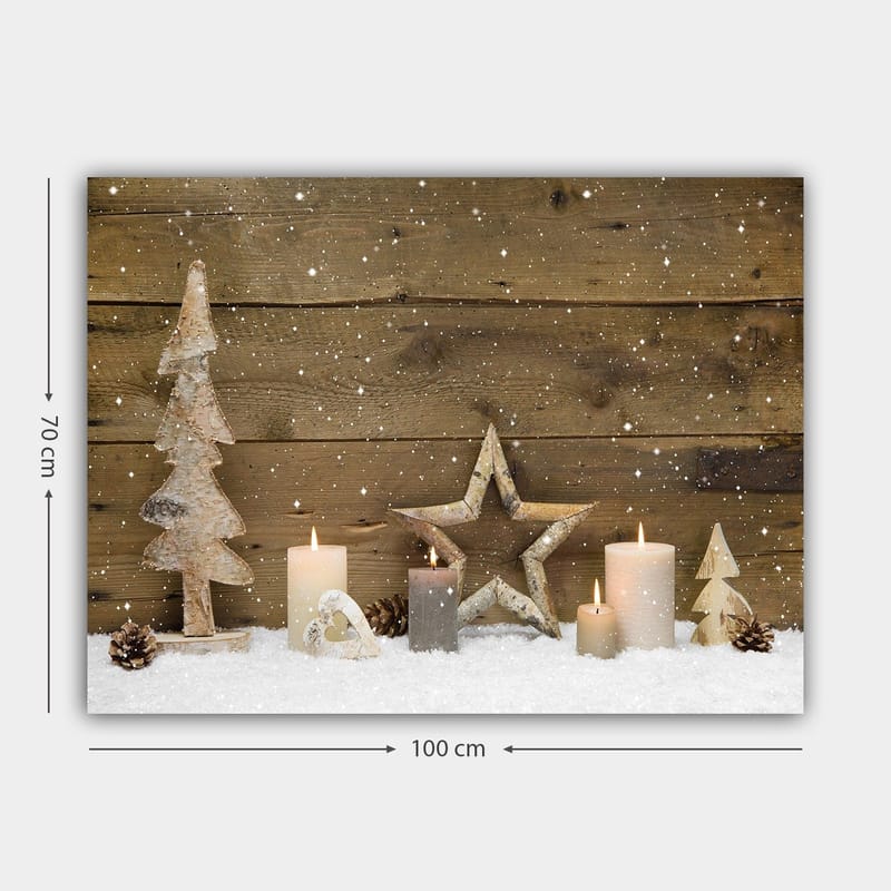 Canvastavla 70x100 cm - Vinterlig dekoration med ljus, träd och stjärnor på en snötäckt yta - Vit / Grå / Brun - Inredning - Tavlor & posters - Canvastavla
