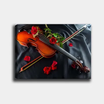 Canvastavla 70x100 cm - Violin omgiven av röda rosor och rosenblad på en mörk bakgrund - Brun / Röd / Grön - Inredning - Tavlor & posters - Canvastavla