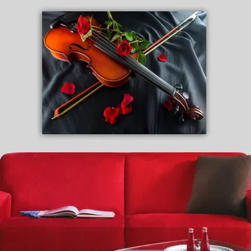Canvastavla 70x100 cm - Violin omgiven av röda rosor och rosenblad på en mörk bakgrund - Brun / Röd / Grön - Inredning - Tavlor & posters - Canvastavla