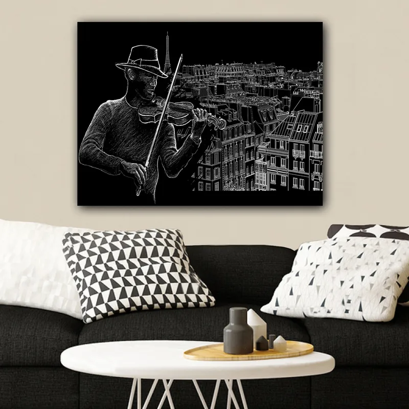 Canvastavla 70x100 cm - Violinist spelar musik mot en stadssilhuett med Eiffeltornet i bakgrunden - Svart / Vit - Inredning - Tavlor & posters - Canvastavla