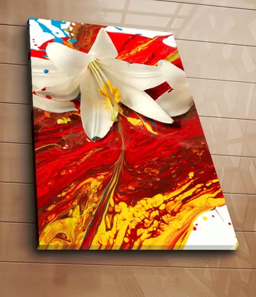 Canvastavla 70x100 cm - Vit lilja som framträder mot en bakgrund av intensiva röda och gula färger - Röd / Gul / Vit - Inredning - Tavlor & posters - Canvastavla