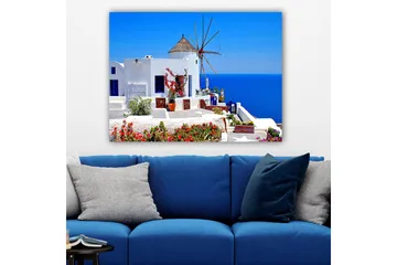 Canvastavla 70x100 cm - Pittoresk vy av en vitkalkad byggnad med en traditionell vindmölla och färgglada blommor i Santorini - Vit / Blå / Röd - Inredning - Tavlor & posters - Canvastavla