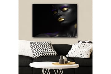 Canvastavla 70x100 cm - Porträtt av en kvinna med svart hud och guldiga läppar, accentuerat med lila detaljer - Svart / Guld / Lila - Inredning - Tavlor & posters - Canvastavla