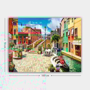 Canvastavla 70x100 cm - Pittoresk kanal med färgglada hus och blomsterdekorationer i en charmig italiensk stadsmiljö - Röd / Grön / Gul - Inredning - Tavlor & posters - Canvastavla