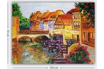 Canvastavla 70x100 cm - Pittoresk kanal med färgglada hus och blommor som pryder kanten - Grön / Lila / Orange - Inredning - Tavlor & posters - Canvastavla