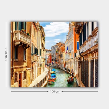Canvastavla 70x100 cm - Pittoresk kanal i Venedig med färgglada byggnader och båtar - Terrakotta / Blå / Grön - Inredning - Tavlor & posters - Canvastavla