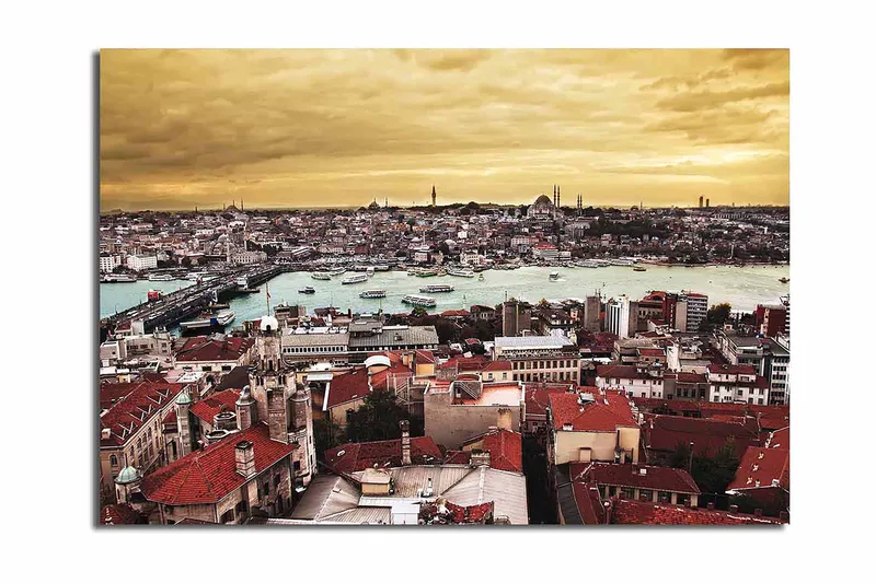 Canvastavla 70x100 cm - Panoramavy över Istanbul med tak av tegel och en glittrande vattenyta, Röd / Turkos / Guld