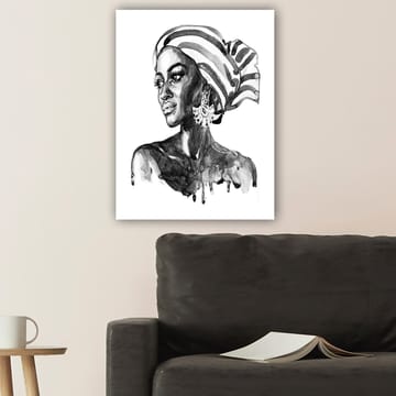 Canvastavla 70x100 cm - Porträtt av en kvinna med ett mönstrat huvudduk och eleganta smycken - Svart / Vitt - Inredning - Tavlor & posters - Canvastavla