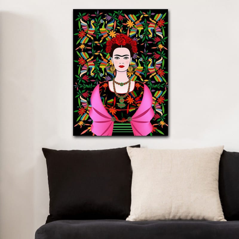 Canvastavla 70x100 cm - Porträtt av en kvinna med traditionella mexikanska inslag och färgglad bakgrund - Röd / Grön / Svart - Inredning - Tavlor & posters - Canvastavla