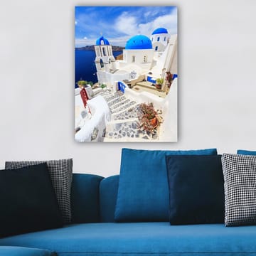 Canvastavla 70x100 cm - Pittoresk vy av vita hus med blå kupoler och en stenlagd väg i en grekisk ö-miljö - Blå / Vit - Inredning - Tavlor & posters - Canvastavla