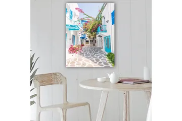 Canvastavla 70x100 cm - Pittoresk gränd med vita hus och färgglada blommor i en medelhavsmiljö - Blå / Rosa / Vit - Inredning - Tavlor & posters - Canvastavla