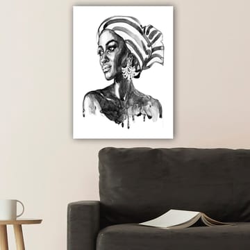 Canvastavla 70x100 cm - Porträtt av en kvinna med ett mönstrat huvudduk och eleganta smycken - Svart / Vitt - Inredning - Tavlor & posters - Canvastavla