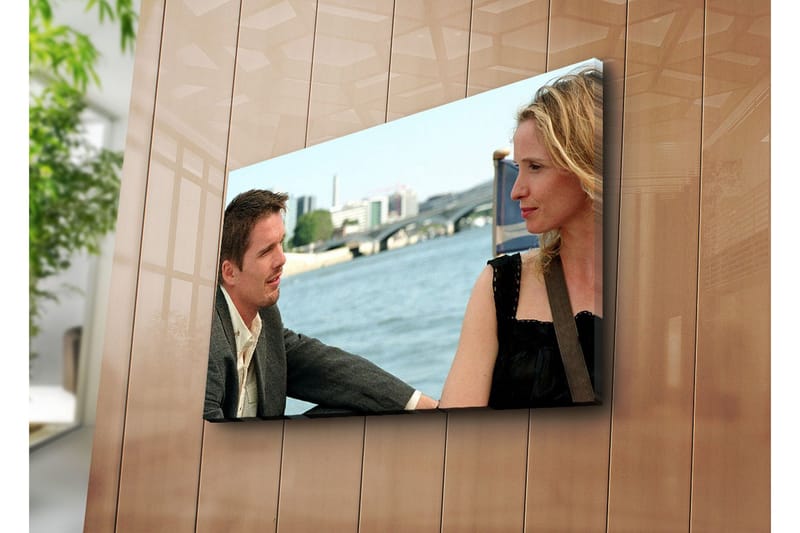 Canvastavla 70x45 cm - Intimt samtal mellan två personer vid vattnet - Hudton / Svart / Blå - Inredning - Tavlor & posters - Canvastavla