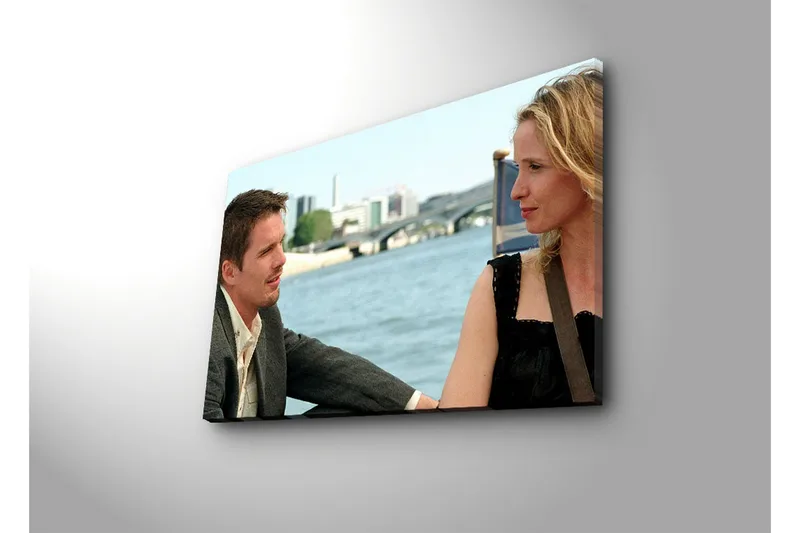 Canvastavla 70x45 cm - Intimt samtal mellan två personer vid vattnet - Hudton / Svart / Blå - Inredning - Tavlor & posters - Canvastavla