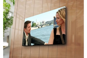 Canvastavla 70x45 cm - Intimt samtal mellan två personer vid vattnet - Hudton / Svart / Blå - Inredning - Tavlor & posters - Canvastavla