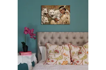 Canvastavla 70x45 cm - Kvinna i traditionell klädsel omgiven av vargar - Vit / Beige / Grön - Inredning - Tavlor & posters - Canvastavla