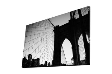 Canvastavla 70x45 cm - Silhuett av Brooklyn Bridge mot en dramatisk himmel - Svart / Grå - Inredning - Tavlor & posters - Canvastavla