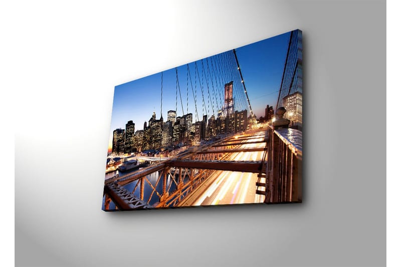 Canvastavla 70x45 cm - Stadssilhuett med bro och ljusspel vid skymning - Mörkblå / Orange / Svart - Inredning - Tavlor & posters - Canvastavla