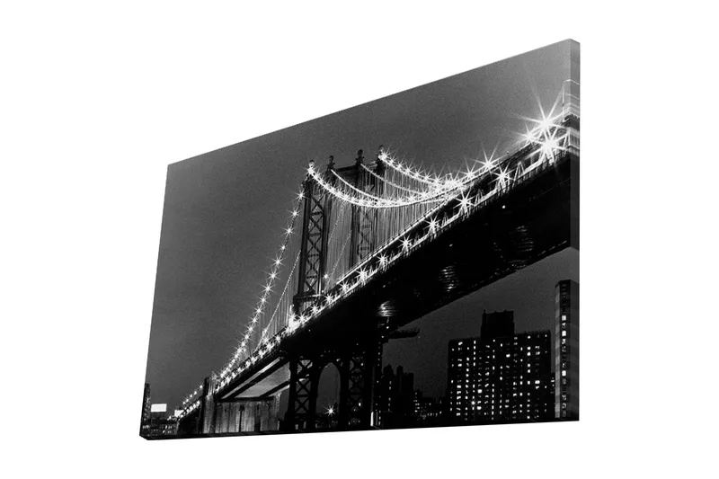 Canvastavla 70x45 cm - Svartvit bild av en bro med ljusprickar som glittrar i natten - Svart / Vit - Inredning - Tavlor & posters - Canvastavla