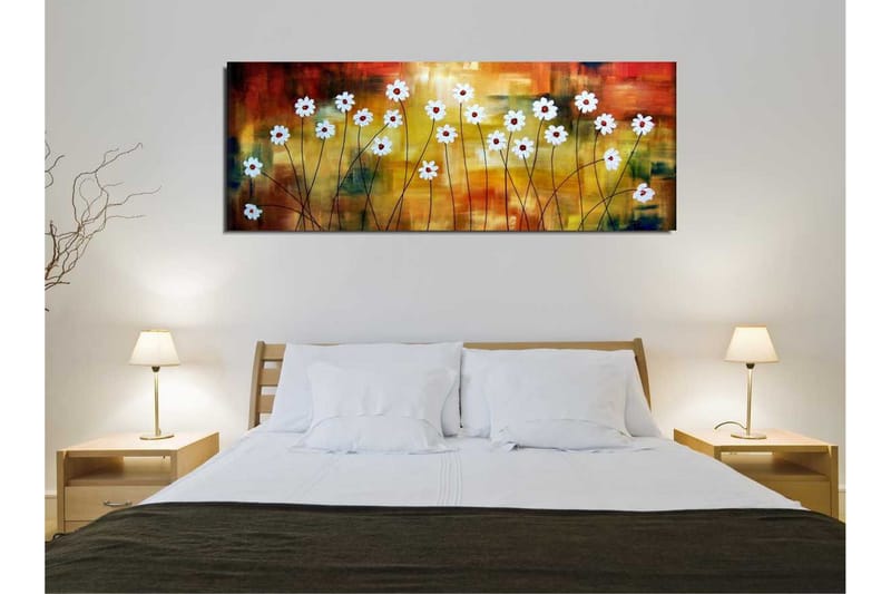 Canvastavla 80x30 cm - Blomsteräng med vita blommor och röda mittar på en färgglad bakgrund - Vit / Röd / Orange - Inredning - Tavlor & posters - Canvastavla