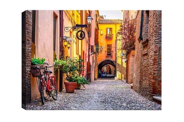 Canvastavla - Charmig gata med cykel och färgglada byggnader - Orange / Grön / Röd - Inredning - Tavlor & posters - Canvastavla