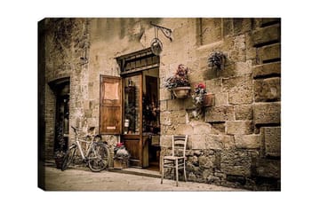 Canvastavla - Charmig gatumiljö med en cykel och en öppen dörr till en butik - Beige / Brunt / Grönt - Inredning - Tavlor & posters - Canvastavla
