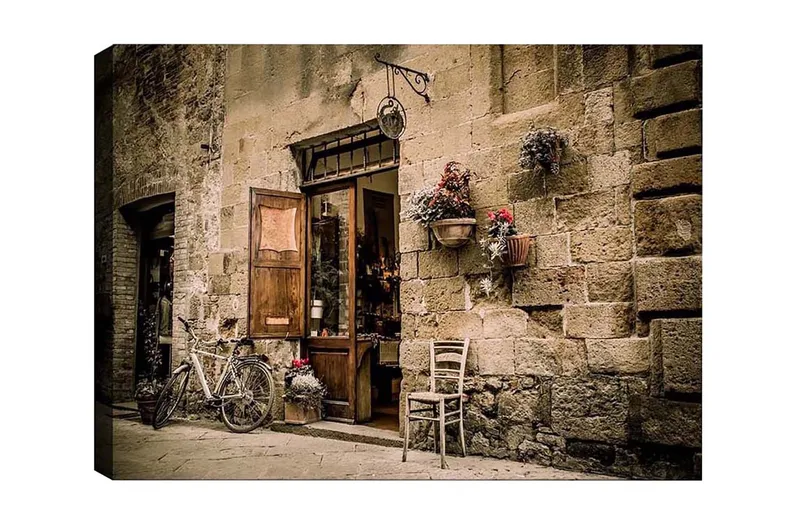Canvastavla - Charmig gatumiljö med en cykel och en öppen dörr till en butik, Beige / Brunt / Grönt