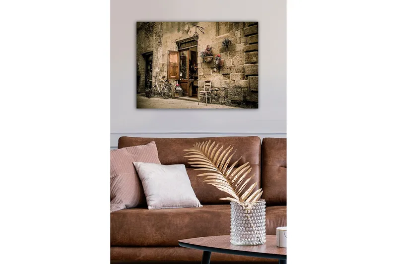 Canvastavla - Charmig gatumiljö med en cykel och en öppen dörr till en butik - Beige / Brunt / Grönt - Inredning - Tavlor & posters - Canvastavla