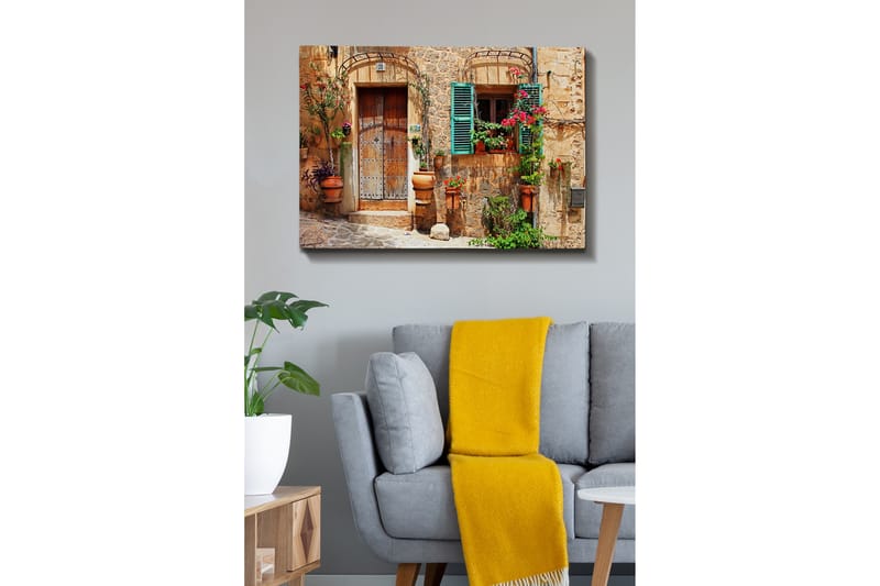 Canvastavla - Charmig husfasad med blommor och gröna fönsterluckor - Terrakotta / Grön / Beige - Inredning - Tavlor & posters - Canvastavla