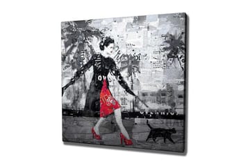Canvastavla - Elegant kvinna i röd klänning med svart katt i en urban miljö - Röd / Svart / Grå - Inredning - Tavlor & posters - Canvastavla
