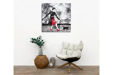 Canvastavla - Elegant kvinna i röd klänning med svart katt i en urban miljö - Röd / Svart / Grå - Inredning - Tavlor & posters - Canvastavla