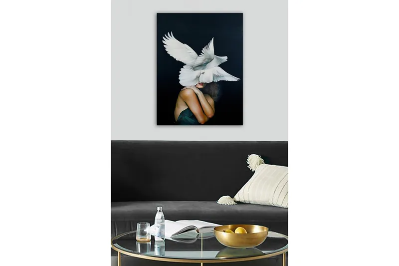 Canvastavla - Fåglar som svävar över en kvinna med en naken axel - Vit / Svart / Hudfärg - Inredning - Tavlor & posters - Canvastavla
