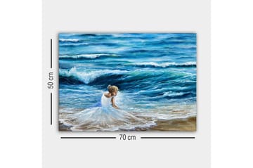 Canvastavla - Flicka i vit klänning som leker vid havet - Blå / Vit / Beige - Inredning - Tavlor & posters - Canvastavla