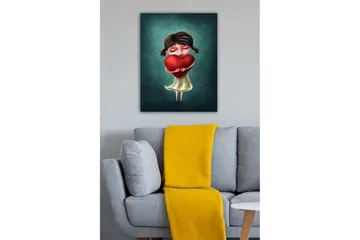 Canvastavla - Flicka som håller ett stort rött hjärta - Röd / Grön / Beige - Inredning - Tavlor & posters - Canvastavla