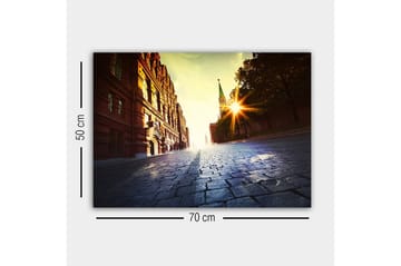 Canvastavla - Gatumiljö med historisk arkitektur och solnedgångens strålar - Röd / Gul / Blå - Inredning - Tavlor & posters - Canvastavla