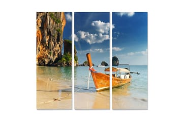 Canvastavla i trä 3-delar 50x70 cm - Båt vid en tropisk strand med klippor i bakgrunden - Orange / Blå / Grön - Inredning - Tavlor & posters - Canvastavla
