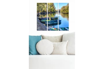 Canvastavla i trä 3-delar 50x70 cm - Båtar vid en spegelblanka sjö med omgivande grönska - Grön / Blå / Brun - Inredning - Tavlor & posters - Canvastavla