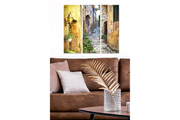 Canvastavla i trä 3-delar 50x70 cm - Charmig gränd med stenbeläggning och växtlighet - Guld / Grön / Röd - Inredning - Tavlor & posters - Canvastavla