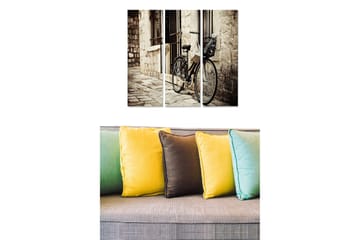 Canvastavla i trä 3-delar 50x70 cm - Cykel lutad mot en gammal stenmur i en pittoresk gränd - Svart / Beige / Grå - Inredning - Tavlor & posters - Canvastavla